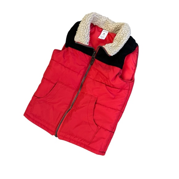 Carter’s red puffer vest with black and cream Sherpa lined collar 4T - Picture 5 of 10